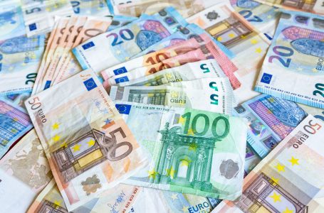 Rekord kursimesh: Kosovarët kanë mbi 5.5 miliardë € depozita në banka