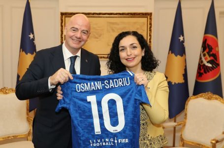 ​Infantino takohet me presidenten Vjosa Osmani