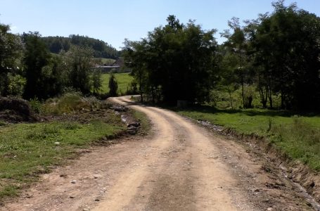 Banorët e lagjes “Kajtazi” në fshatin Bardhaniq kërkojnë asfaltimin e rrugës dhe ujë të pijshëm