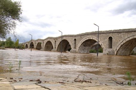 Lumi Erenik te ura e Terezive dhe Lumi Drin i Bardhë, dalin nga shtrati