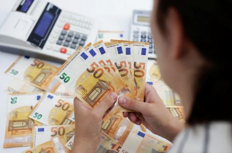 Qytetarët e Kosovës me vlerë rekorde të depozitave në bankat komerciale, kreditë arrijnë në mbi 4 miliardë euro