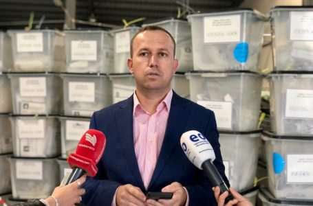 ​Mbledhja e nënshkrimeve për largimin e kryetarëve në veri, KQZ: Do të kthejmë përgjigje brenda afatit