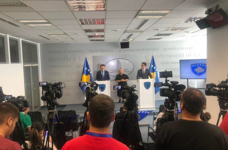 Kurti: Kush e bojkoton shkollën e bojkoton shtetin