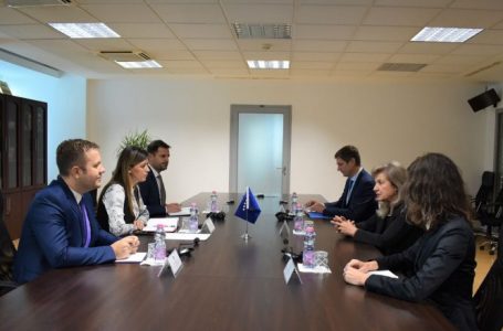 Trendafilova në Prishtinë, diskutojnë me ministren e Drejtësisë për punën e Gjykatës Speciale