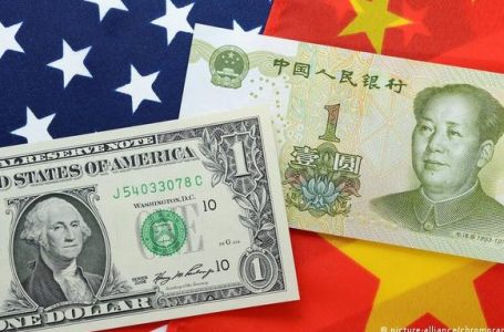 Juani kinez arrin në nivelet më të ulëta kundrejt dollarit amerikan