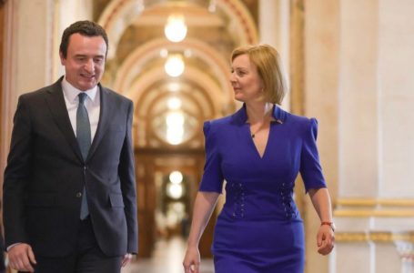 ​Kurti uron kryeministren e re britanike: Keni mbështetjen tonë, ju presim në Kosovë