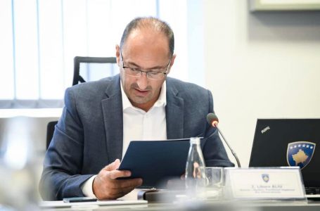 Ministri Aliu: Duhet të përgatitemi për thatësira dhe vërshime