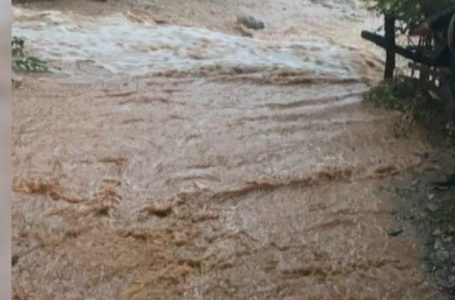 Reshjet shkatërruan 22 ura, kryebashkiaku i Tropojës: Duhet ndërhyrje emergjente