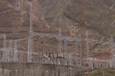 Mes kursimit dhe shtrëngimit të energjisë, Shqipërinë e pret një dimër i vështirë