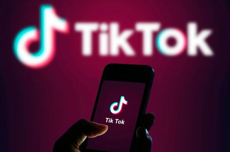 Pse disa vende po e ndalojnë ose po e penalizojnë TikTok-un?