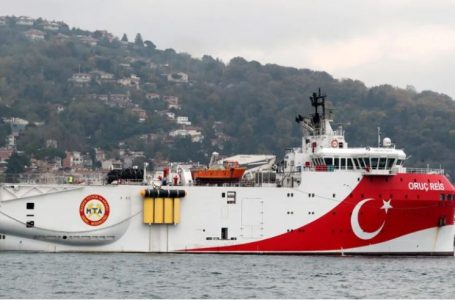 Turqia nis anijen drejt ishujve grekë, Athina i kërkon ndihmë Francës