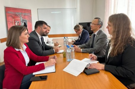 Mustafi dhe Abdrakhmanov diskutojnë për diskriminimin e shqiptarëve në Luginë