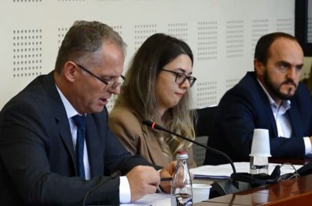 ​Bislimi thotë se Kurti e Vuçiqi pritet të takohen në tetor