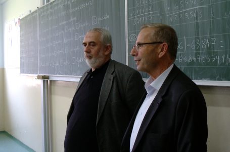 Përlleshi: “Këtë të shtunë kishte më shumë nxënës në shkollat e Gjakovës”