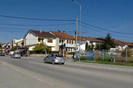 Mosfunksionimi i semaforëve pranë shkollave, telashe për nxënësit e kalimtarët e rastit
