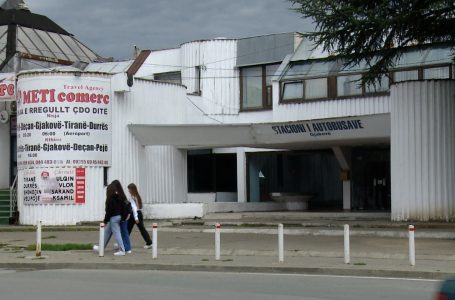 Kryetari Ardian Gjini viziton Stacionin e Autobusëve me rastin e emërimit të kryeshefit të ri