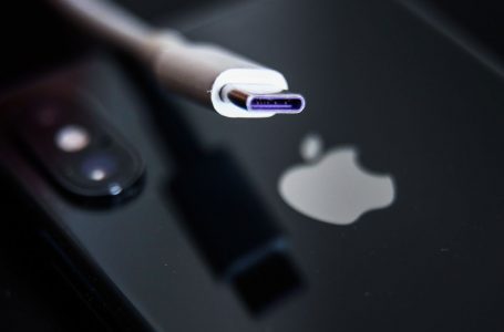 Apple konfirmon se iPhone do të bëhet me USB-C