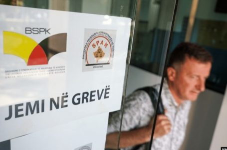 Sindikata e Administratës e shqetësuar për mosprocedimin e pagave për të punësuarit në arsim
