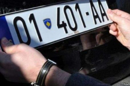 Sveçla, qytetarëve serbë të Kosovës: Regjistroni automjetet në targa RKS, pas 31 tetorit s’ka qarkullim me targa ilegale