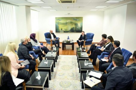 ​Kurti takon përfaqësuesit e komunitetit goran, bisedojnë për rritje të angazhimit