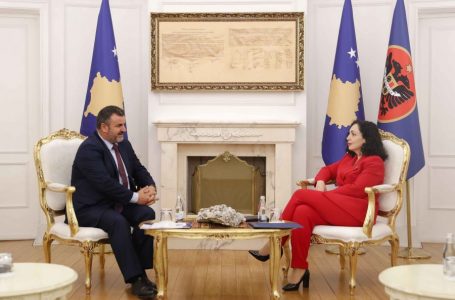 ​Osmani takohet me Avokatin e Popullit, diskutuan për të drejtat e shqiptarëve në Luginë