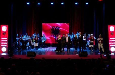 U mbajt koncert festiv për nder të Ditës së Flamurit