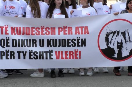 Protesohet në Gjakovë për rastin e dhunimit fizik të nënës së dëshmorit Taulant Nura