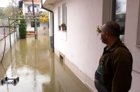 Gjendje e mjerueshme në rrugën ‘’Skender Shehu’’, vërshimet përfshijnë sërish këtë pjesë