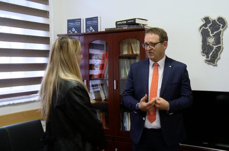 Shkarkohet rektori i Universitetit ‘’Fehmi Agani’’, thotë se ky është vendim politik