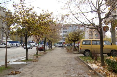 Shitësit largohen nga trotuari, sistemohen brenda tregut në Orize