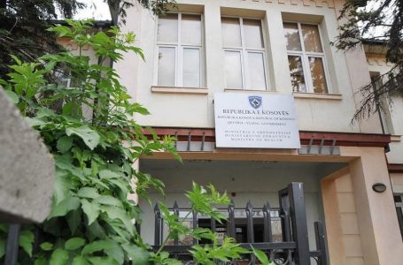 Ministria e Shëndetësisë e dënon sjelljen jo-njerëzore të infermiereve ndaj të moshuarës