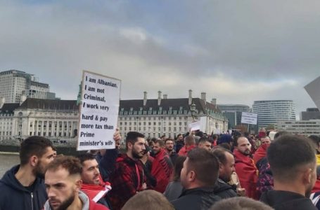 Shqiptarët në Londër protestojnë kundër retorikës diskriminuese