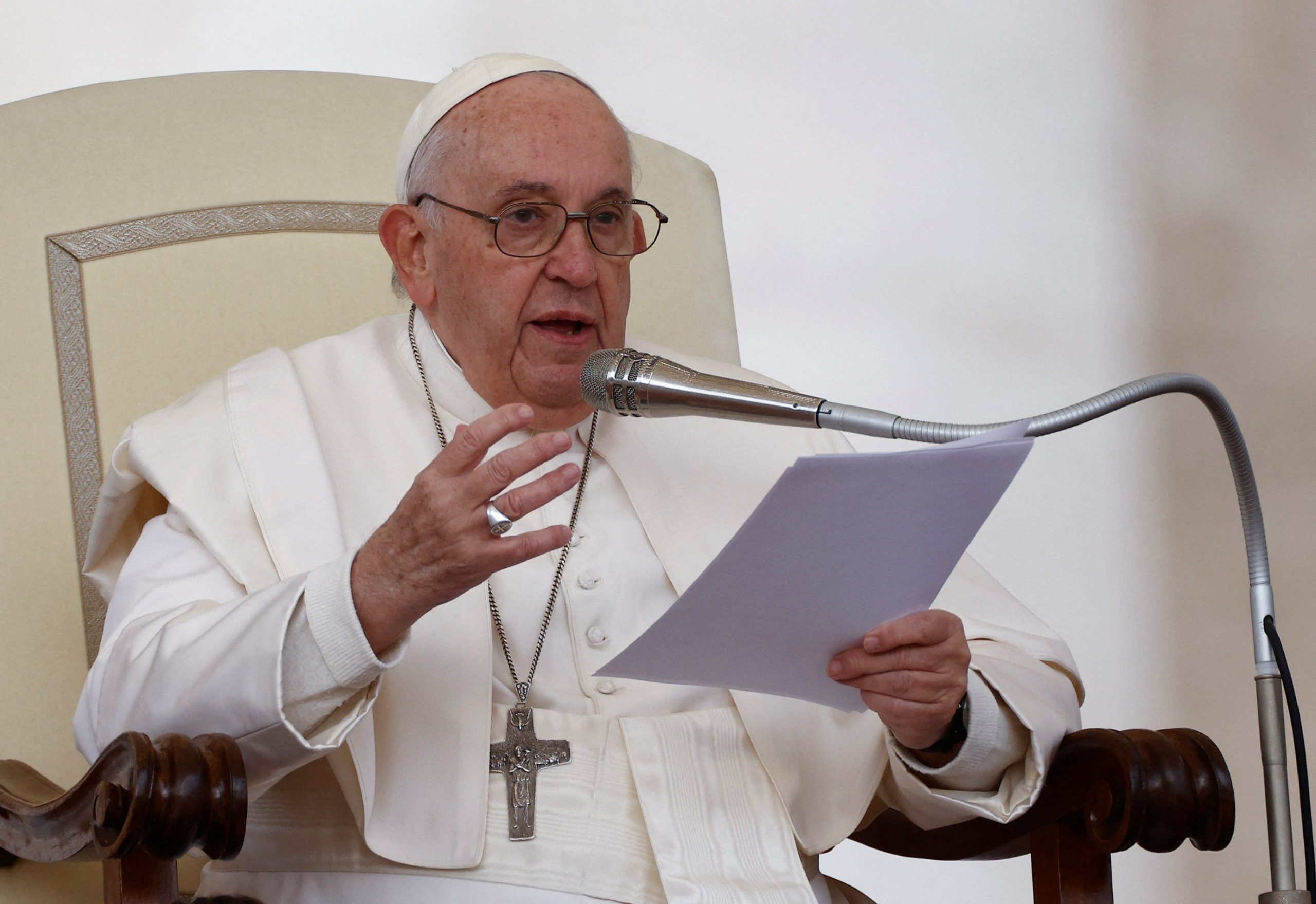 ​Papa Françesku: Vatikani është i gatshëm të ndihmojë në përfundimin e luftës në Ukrainë