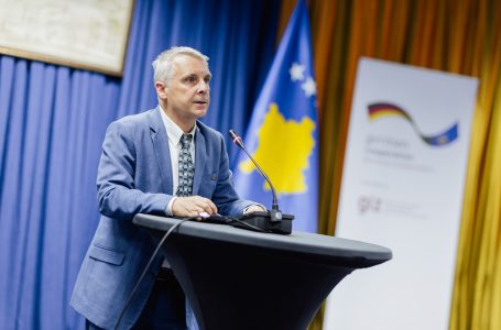 Ambasadori gjerman në Kosovë e quan lajm të mirë arritjen e marrëveshjes për targat