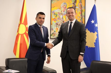 ​Ministri Faton Peci takoi Lupço Nikolovskin, flasin për bashkëpunimin Kosovë-Maqedoni e Veriut