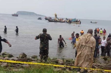 Rrëzohet një aeroplan në Tanzani me 43 persona në bord
