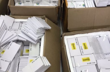 Dogana konfiskon ekrane të telefonave të mençur në vlerë rreth 18 mijë euro