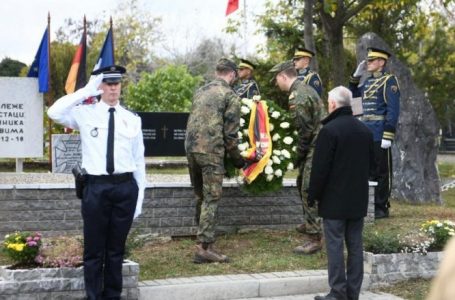 Ministria e Mbrojtjes mohon se FSK nderoi pllakën dedikuar ushtarëve serbë të vrarë gjatë Luftës së Parë Botërore