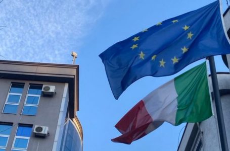 Dy ministra të Italisë në Kosovë, Tajani: Po punojmë për të ulur tensionin mes Kosovës dhe Serbisë