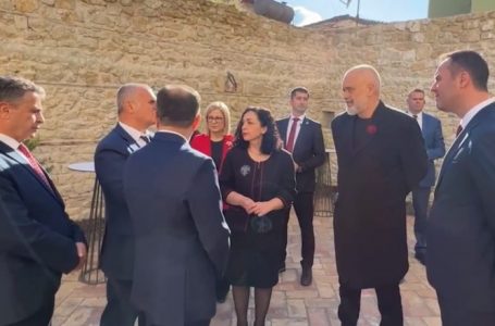 Muzeu “Kosova” në Vlorë, krerët e shteteve të Shqipërisë dhe Kosovës vizitojnë mjediset ku do ngrihet objekti