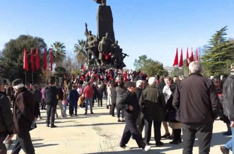 ​Qytetarët nga Kosova në Vlorë për festën e 28 nëntorit, kërkojnë bashkim kombëtar