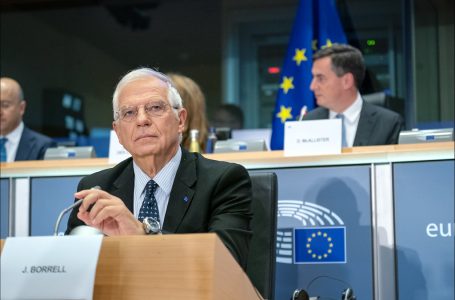 Borrell: Fondet e BE-së duhet të përdoren për të forcuar industrinë ushtarake të Ukrainës