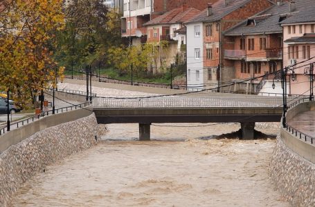 Sejdiu: “Situata në Gjakovë aktualisht nën kontroll, nëse vazhdojnë reshjet priten vërshime”