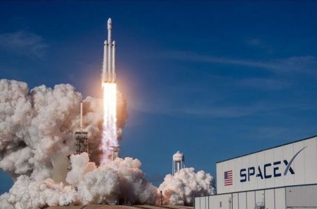 NASA: SpaceX i Elon Musk pret të lëshojë Starship-in e parë në orbitë këtë vit