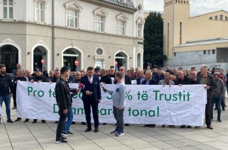Qytetarët u kërkojnë deputetëve të votojnë pro tërheqjes së 30 për qind të mjeteve nga Trusti