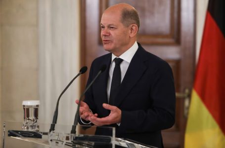 Scholz: NATO të përqendrohet në forcimin e fuqisë luftuese të Ukrainës