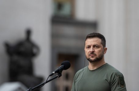 Zelensky paralajmëron ushtarët rusë të mbetur në Kherson: Mos u fshihni, do t’ju gjejmë