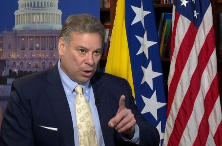 Escobar: Kategorikisht kundër kthimit të forcave serbe, Kosova ka garanci të forta të sigurisë nga ShBA-ja