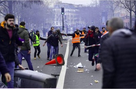 Protesta të shumta tensionojnë Parisin