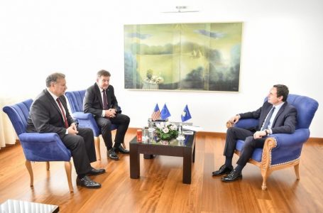 Kryeministri Kurti në takim të përbashkët me Lajçakun dhe Escobarin